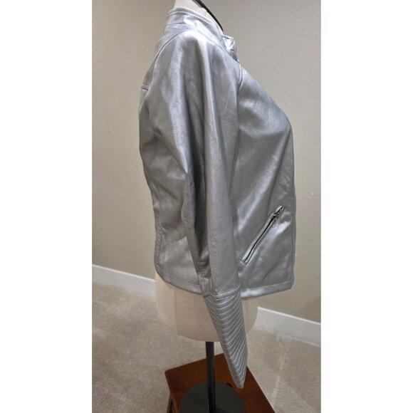 Silver Faux Leather Womens Moto Jacket Size 0 By Torrid With Zip Front & Quilted - Picture 3 of 7